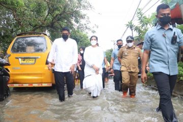 Wali Kota Medan Tinjau Banjir di Perumnas Simalingkar