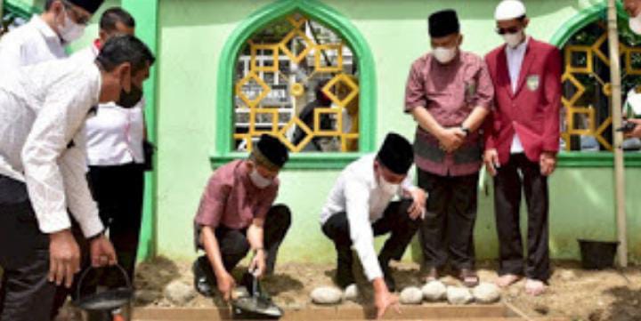 Gubsu Bersama Rektor UISU Lakukan Peletakan Batu Pertama Pembangunan Masjid Jami'al Munawwarah