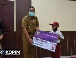 Walikota Psp Serahkan KIP Kepada Siswa Secara Simbolis