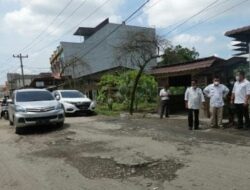 Bappeda Sumut Didampingi Dinas PUPR Tinjau Jalan Provinsi Yang Rusak di Tebing Tinggi
