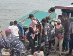 Nelayan Serbu Dermaga TNI AL Lantamal I Belawan