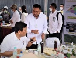 Bupati Franc Perkenalkan Produk Lokal Pakpak Bharat Ke Menko Marves
