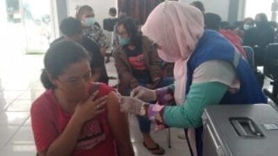 UPT BLUD Pukesmas Pandau Jaya Siak Hulu Kampar Lakukan Suntik Vaksin Moderna