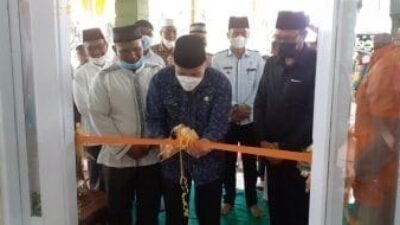 Wabup Labusel Resmikan Mushola Bil Akmal menjadi Mesjid Bil Akmal