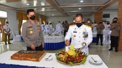 Waka Polda Sumut Berikan Suprise di Hari Jadi TNI AL ke 76