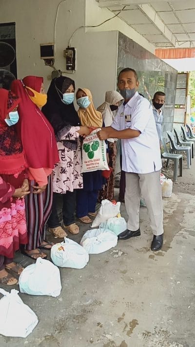Pensiunan PTPN II Kebun TGP Terima Bantuan Sembako
