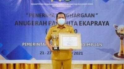 Walikota Sidimpuan Terima Penghargaan APE Dari Kementerian PP & PA