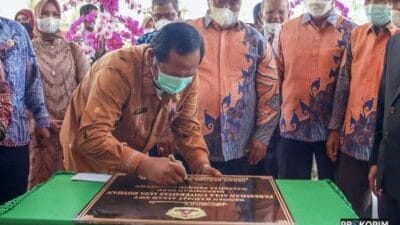 Walikota Sidimpuan Gunting Pita Peresmian Aula UNAR