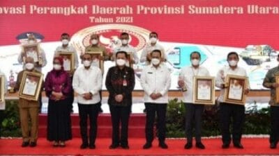Bupati Pemkab Batubara Terima Penghargaan dari Gubsu Edy Rahmayadi