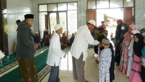 Majelis Taklim Ubudiyah Berikan Santuni Kepada 100 Anak Yatim