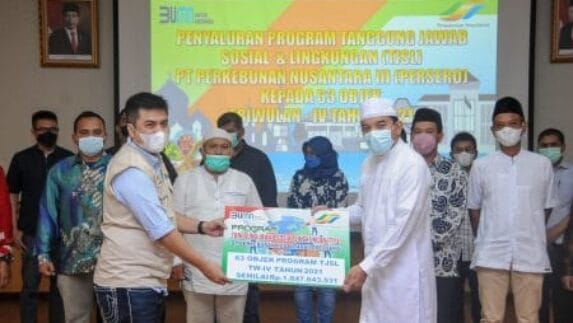 PTPN III Serahkan Bantuan TJSL