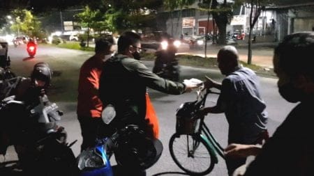 Rotaract Medan Diversity Bersama Mie Jongkok Bagikan Makanan kepada Masyarakat