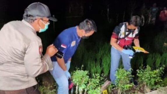 Seorang Pria Ditemukan Dalam Longkang Tertindih Kayu, Begini Kondisinya