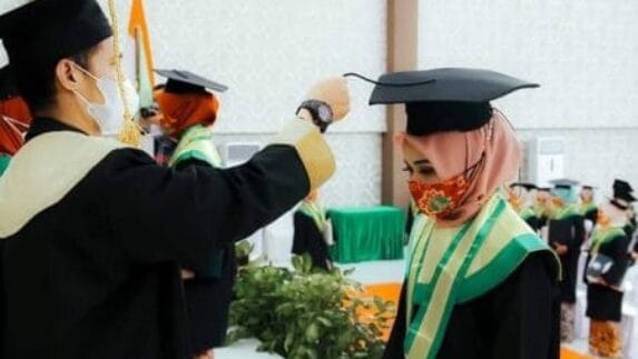 Wawako Sidimpuan Hadiri Wisuda UNAR