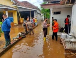 Sat Samapta Polres Jember Turba Beri Bantuan dan Edukasi Warga