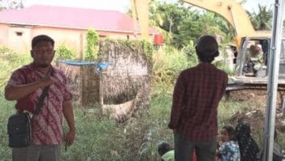 Pemuda Pancasila Ranting Desa Lama Gotroy Atasi Banjir