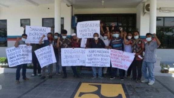 Puluhan Warga Desa Air Merah Datangi Kantor Dinas PU Labusel
