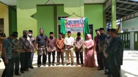 Kadisdikpora Kampar Resmikan Mushola SDN 004 Teratak Buluh Siak Hulu