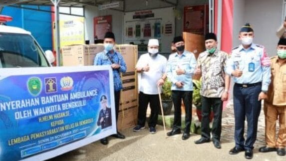 Lapas Kelas II A Bengkulu Terima Bantuan Ambulance dan Show Case Pendingin