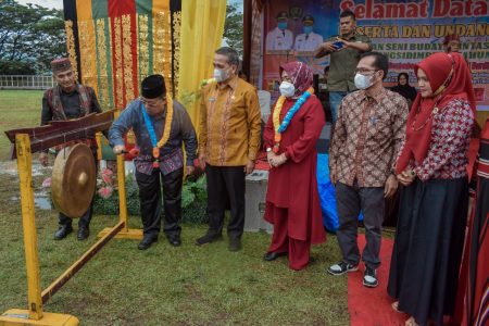 Wawako Sidimpuan Buka Pagelaran Seni Budaya Lintas Etnis Tahun 2021