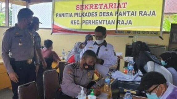 Polsek Perhentian Raja Bersinergi Dinkes Giat Vaksinasi Capai Target 70 % Desember 2021