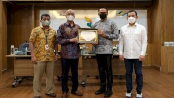 Kinerja Direktur PTPN II Patut Diacungi Jempol, Terima Penghargaan Wajib Pajak dan Bayar SHT