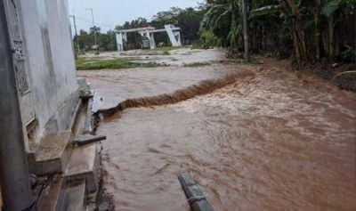Suami Istri Hilang Terbawa Banjir Bandang di Jember