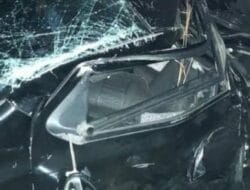 Truk Fuso Plat Kuning Tabrak Mobil Sedan, Speksi Harus Dicek