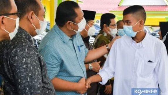 Walikota Sidempuan Lepas 17 Peserta Pelatihan BBPLK ke Bekasi