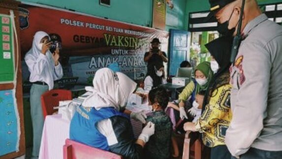 SDN 105288 Sei Rotan Lakukan Vaksinasi