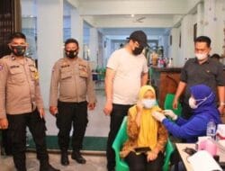 Polres Labuhanbatu  Gelar Vaksinasi Malam Hari