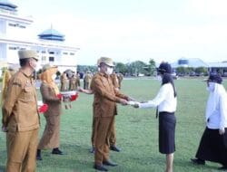 Bupati Labusel Serahkan STTP Pelatihan Dasar Golongan ll Tahun 2018