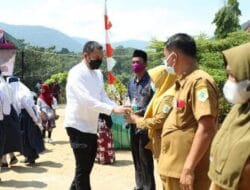 Cegah Penyebaran Covid-19 Di Pakpak Bharat, Bupati Bagikan Masker dan Sabun Cuci Tangan