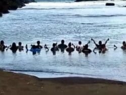Warga Nganjuk Masih Nekad Lakukan Ritual di Pantai Selatan