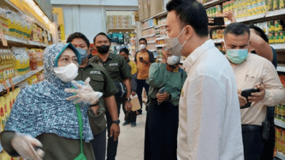 Kelangkaan Minyak Goreng, DPRD Medan Sidak Swalayan Brastagi