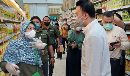 Kelangkaan Minyak Goreng, DPRD Medan Sidak Swalayan Brastagi