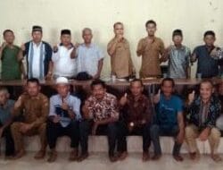 Tokoh Masyarakat Desa Lubuk Siam Siak Hulu Lakukan Rapat Balai Adat, Klarifikasi Isu Berita Miring