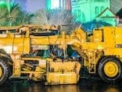 Alat Berat Dinas PU Medan Dikerahkan Sedot Lubang