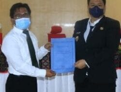 Kepala SKPD Pemkab Samosir Tandatangani Kontrak Kerja Dihadapan Bupati