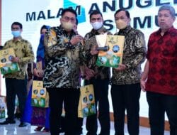 Bupati Zahir Terima Penghargaan Mitra Kerja Terbaik