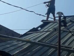 Atap Rumah Mertua Relawan Jokowi Diterjang Angin Kencang