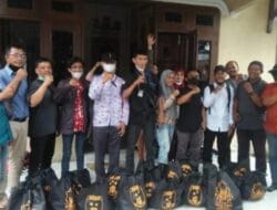 Kabareskrim Salurkan Bansos Pada Komunitas Wartawan Online