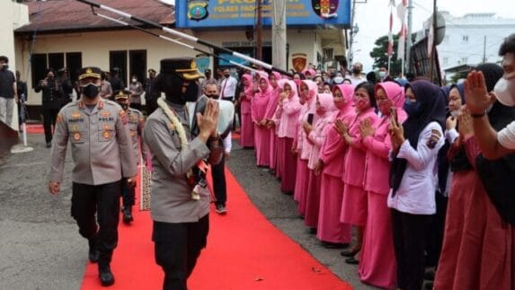 Suasana Haru Warnai Pisah Sambut Kapolres Padang Sidempuan