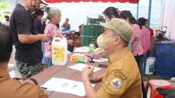Pemko Gunungsitoli Laksanakan Operasi Pasar Minyak Goreng