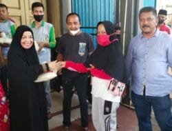 Kepala Bapenda Kampar Santuni Petugas Kebersihan dan Abang Becak