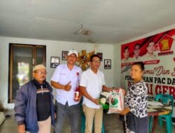 Ketua PAC Gerindra Medan Amplas Wardana Hasibuan Berikan Sembako Pada Warga