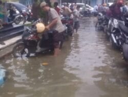 Belawan Diterjang Banjir Air Pasang Siang Bolong