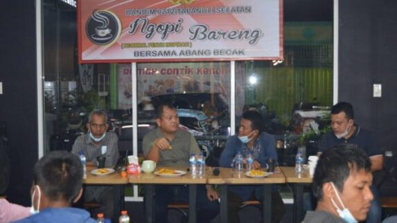 Pererat Silaturahmi, Dandim 0212/TS “Ngopi” Bareng Bersama Abang Becak