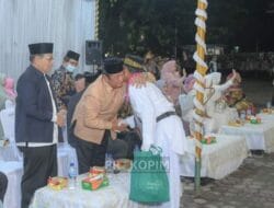 Walikota Padang Sidempuan Lepas Calon Haji ke Asrama Haji Medan