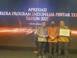 UNIMED Terima Penghargaan Terbaik I Pengelola KIP-K PT 2021